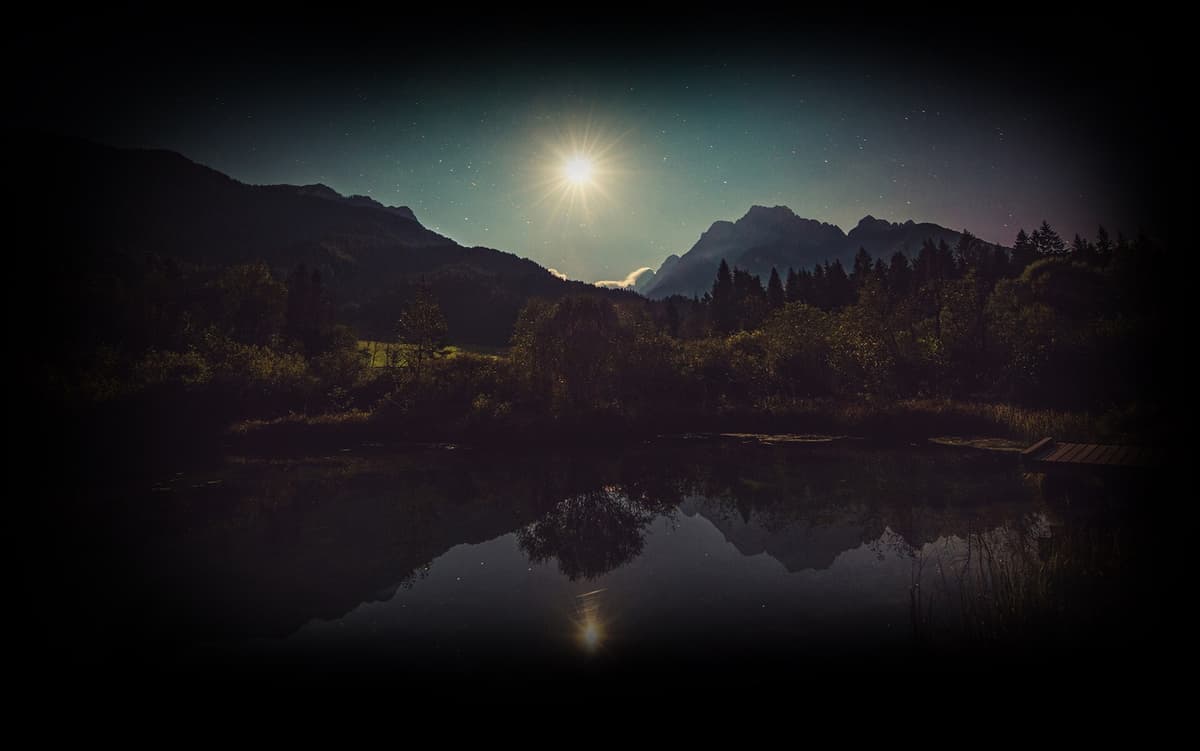 Lake (Profile Background)